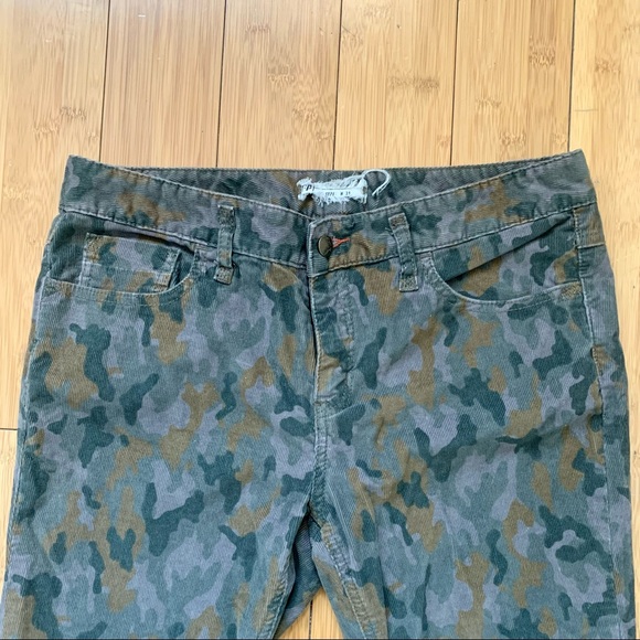 Free People Camouflage Corduroy Jeans Sz 31 - Picture 6 of 6